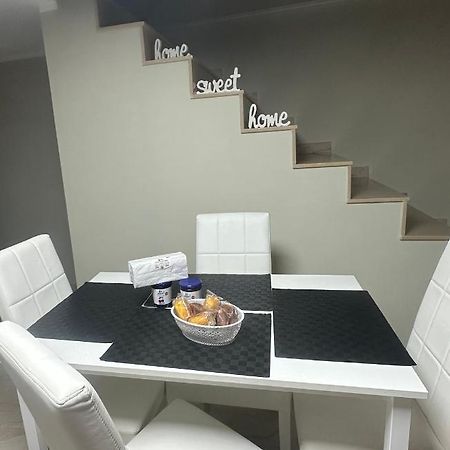 A.D.M Bed & Breakfast เนเปิลส์ ภายนอก รูปภาพ