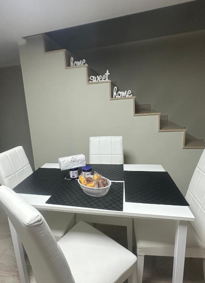 A.D.M Bed & Breakfast เนเปิลส์ ภายนอก รูปภาพ